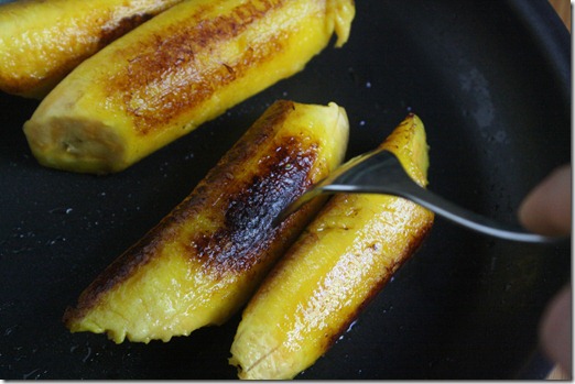 how-to-fry-plantains-turning