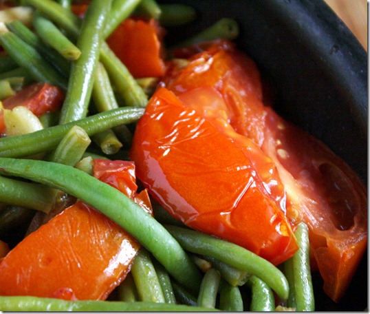 green-beans-with-garlic-and-tomatoes-tomatoes