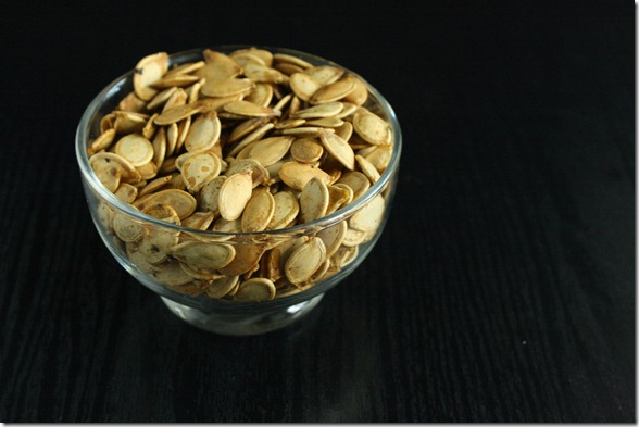 salt-and-pepper-pumpkin-seeds-bowl