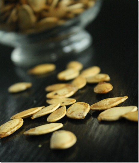 salt-and-pepper-pumpkin-seeds-close-up