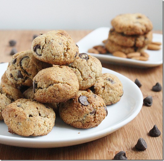 almond-flour-chocolate-chip-cookies-doughballs
