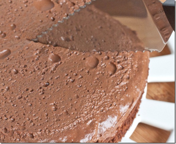 new-years-eve-chocolate-cake-slicing