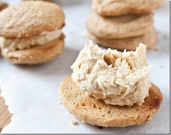 peanut-butter-buttercream-sandwich-cookies-filling