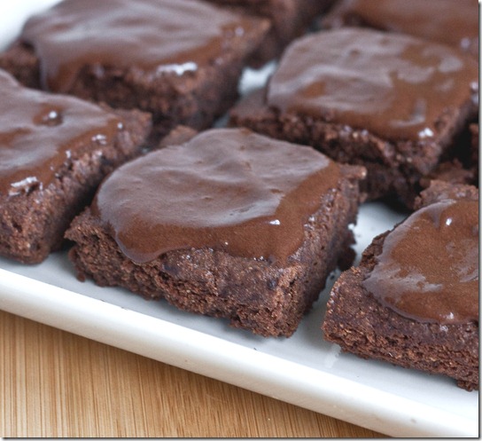 chocolate-hazelnut-brownies-serving