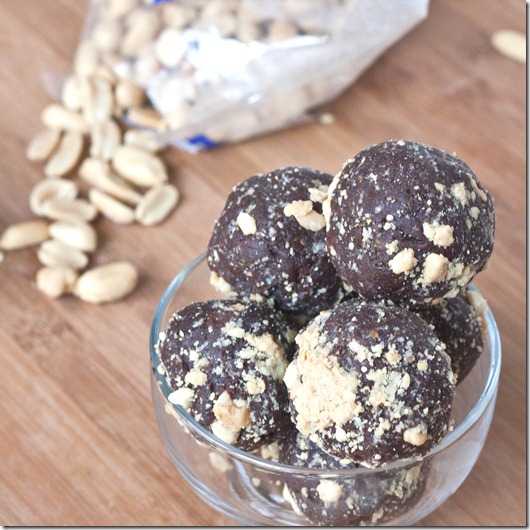 chocolate-peanut-butter-snack-balls-peanuts