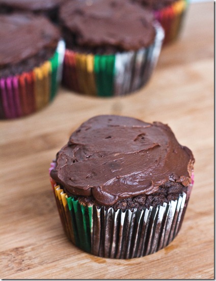 paleo-chocolate-cupcakes-with-chocolate-ganache-2