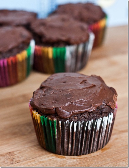 paleo-chocolate-cupcakes-with-chocolate-ganache