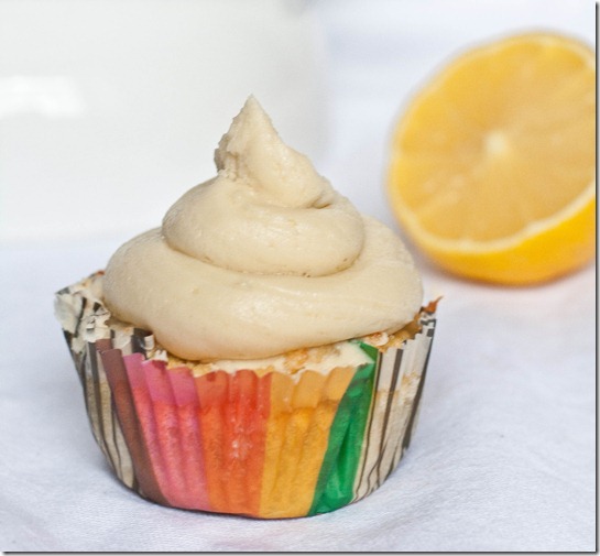 gluten-free-lemon-cupcakes-serving