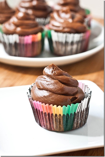 mint-carob-cupcakes-serving