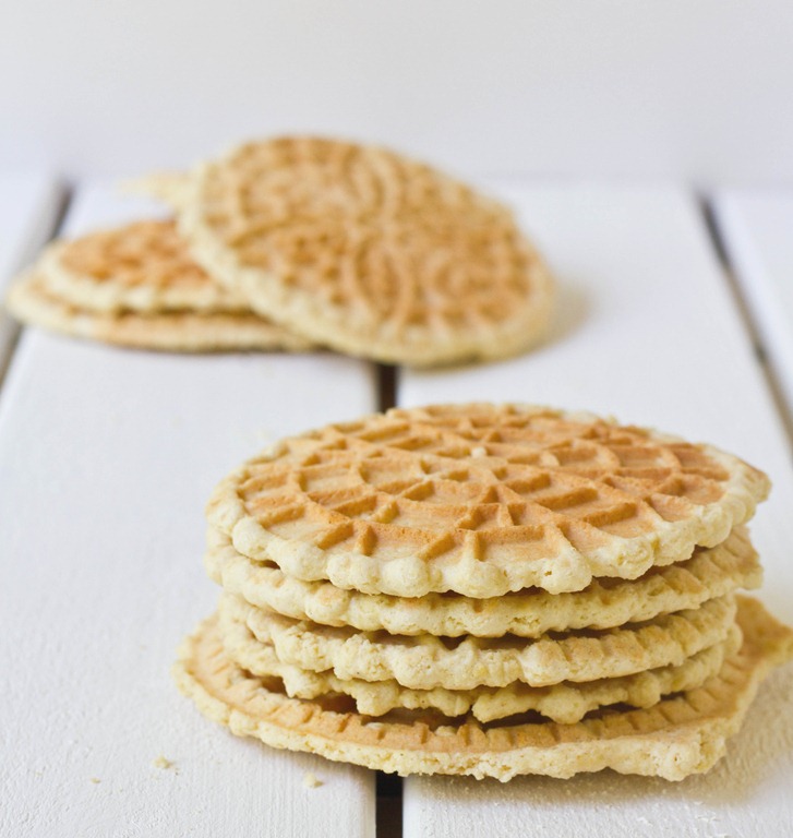 Top 5 Best Pizzelle Makers For Endless Italian Waffles - Scrambled Chefs