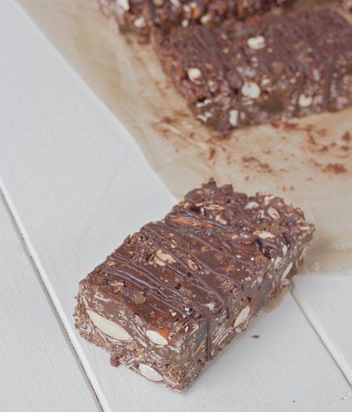 Chocolate Almond Granola Bars Serving