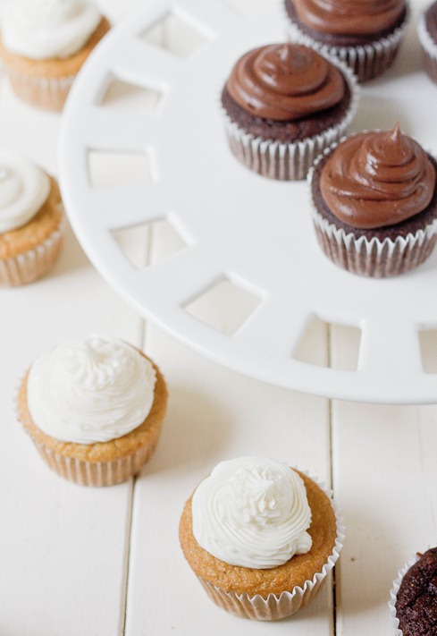 Paleo Chocolate and Vanilla cupcakes1