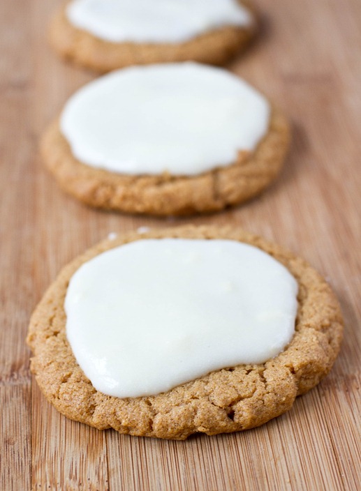 Vanilla-Almond Butter Cookies Icing
