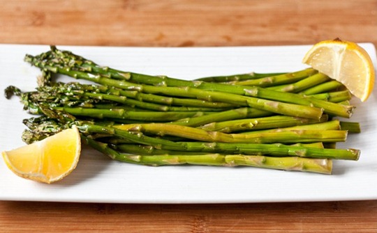 roasted-asparagus-plated