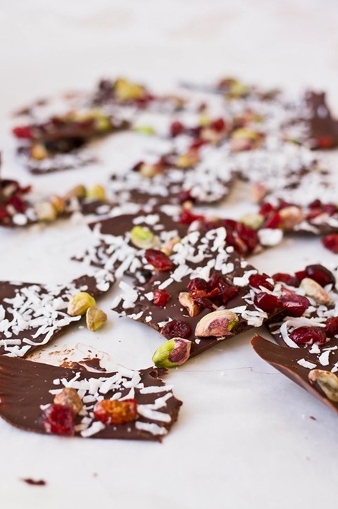 Coconut-Pistachio-Bark-Pieces_thumb