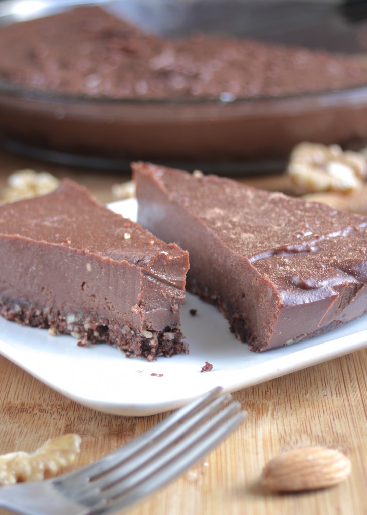 Rich raw chocolate fudge pie