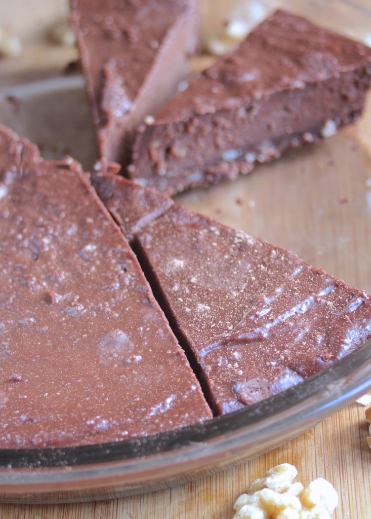 Rich raw chocolate fudge pie